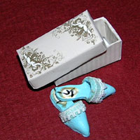 1 inch scale: slippers and box